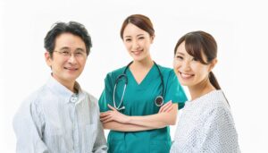 笑顔の看護師と患者たち