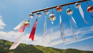 夏空と風に揺れる風鈴