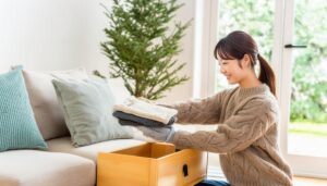 冬の日常と整理整頓する女性