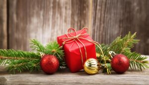 赤いギフトボックスとクリスマス飾り