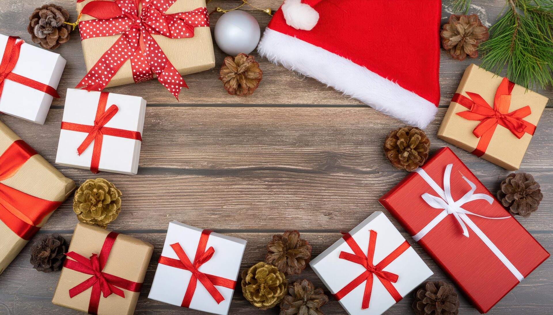 木目の背景とクリスマスプレゼント