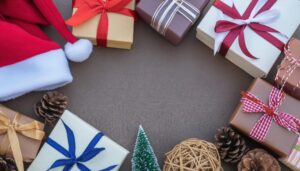 プレゼントとクリスマスのデコレーション