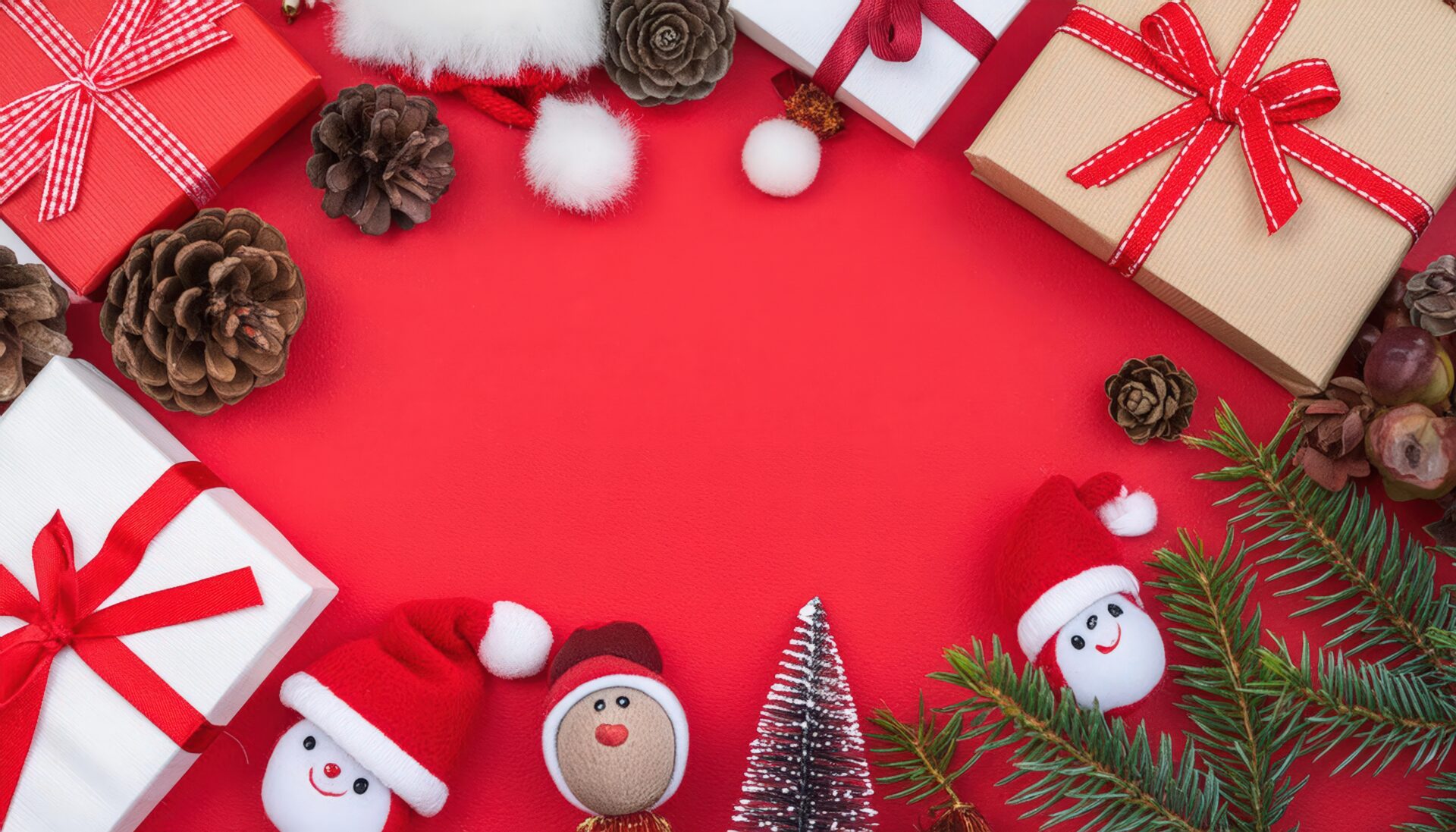 赤い背景とクリスマスギフトと飾り