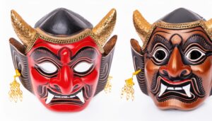 豪華な装飾の赤鬼と黒鬼のお面