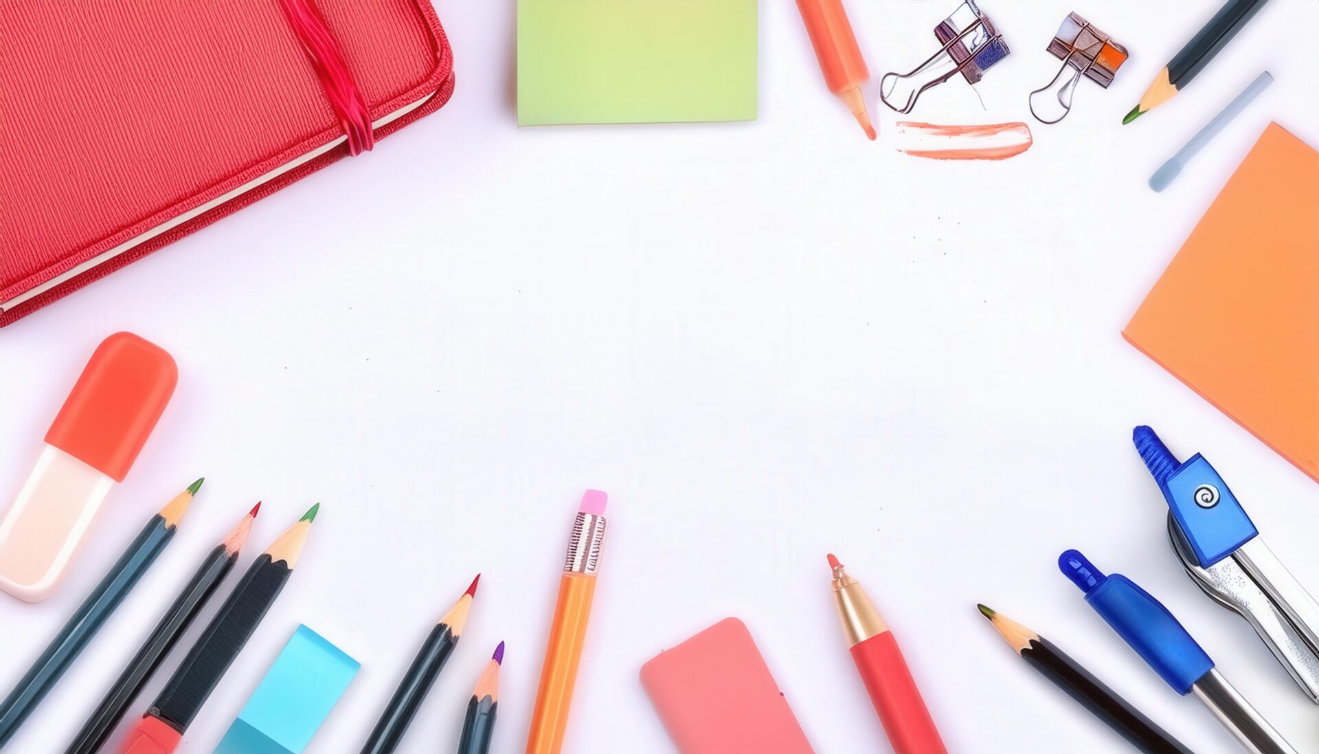 文房具と赤いノートが並ぶ白い背景のフラットレイ