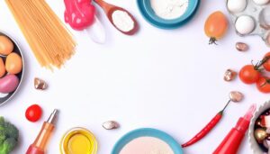 パスタと卵、トマトが並ぶ白い背景のフラットレイ