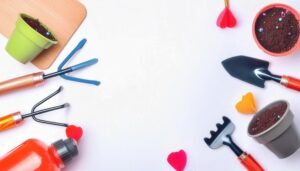 小さな鉢植えとガーデニングツールが並ぶ白い背景