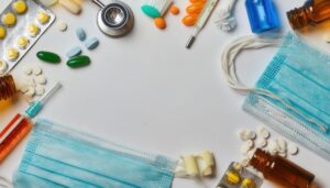 医薬品と医療マスクのフラットレイアウト