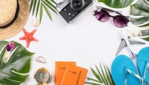 夏の旅行準備アイテムのフラットレイアウト