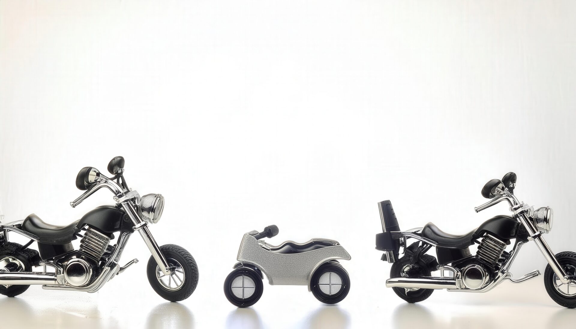 ミニチュアバイクとベビーカーのおもちゃ