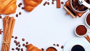 コーヒーミルとクロワッサンの背景