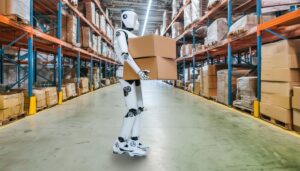倉庫で荷物を運ぶロボット（横から）