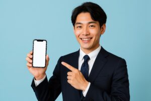 スーツ姿でスマートフォンを指差す男性（青背景3）