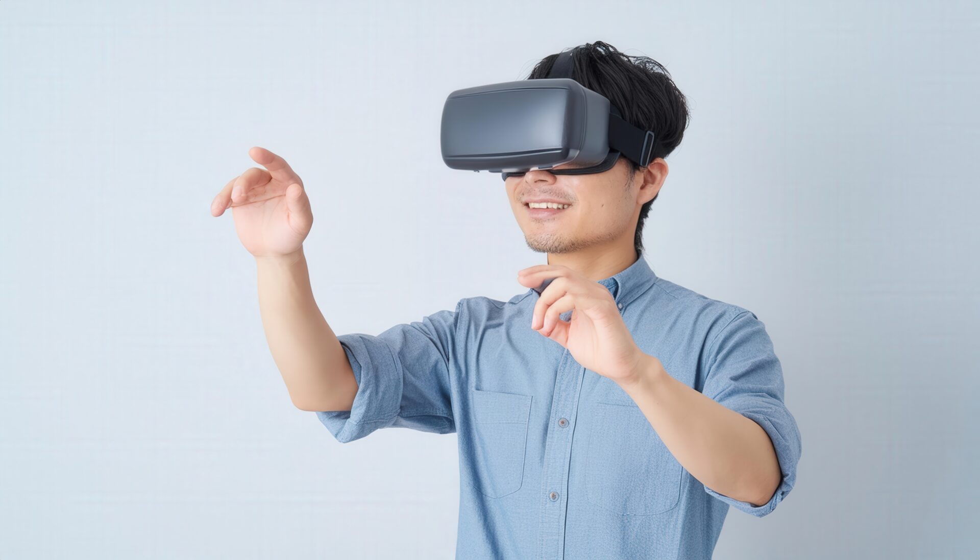 VRゴーグルを使用してジェスチャーする男性