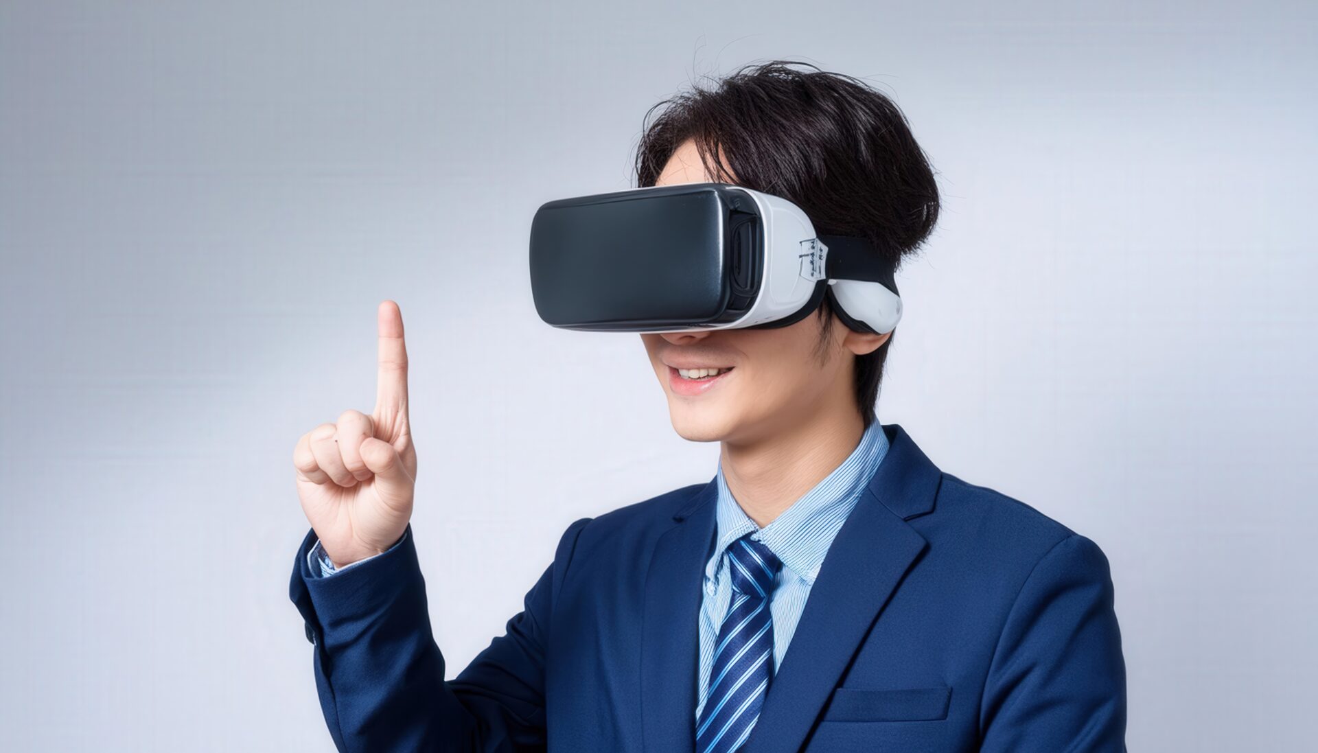 スーツ姿でVRゴーグルを装着した男性