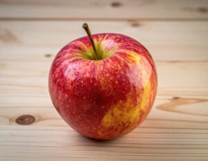 木のテーブルに置かれた赤と黄色のリンゴ