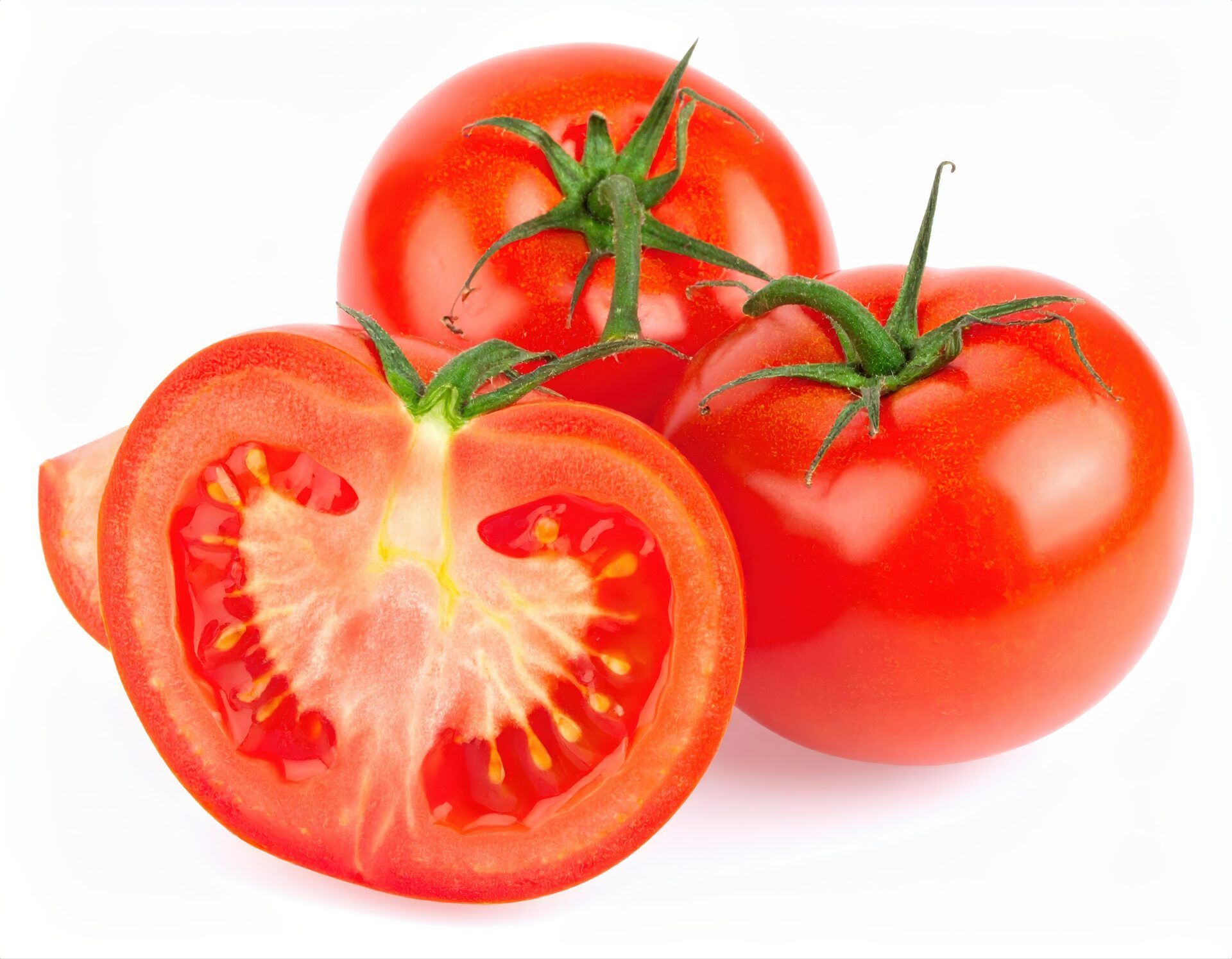 カットトマトと丸ごとのトマトの組み合わせ