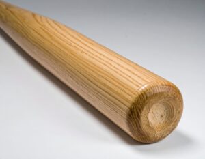 スタジオ撮影の木製野球バット