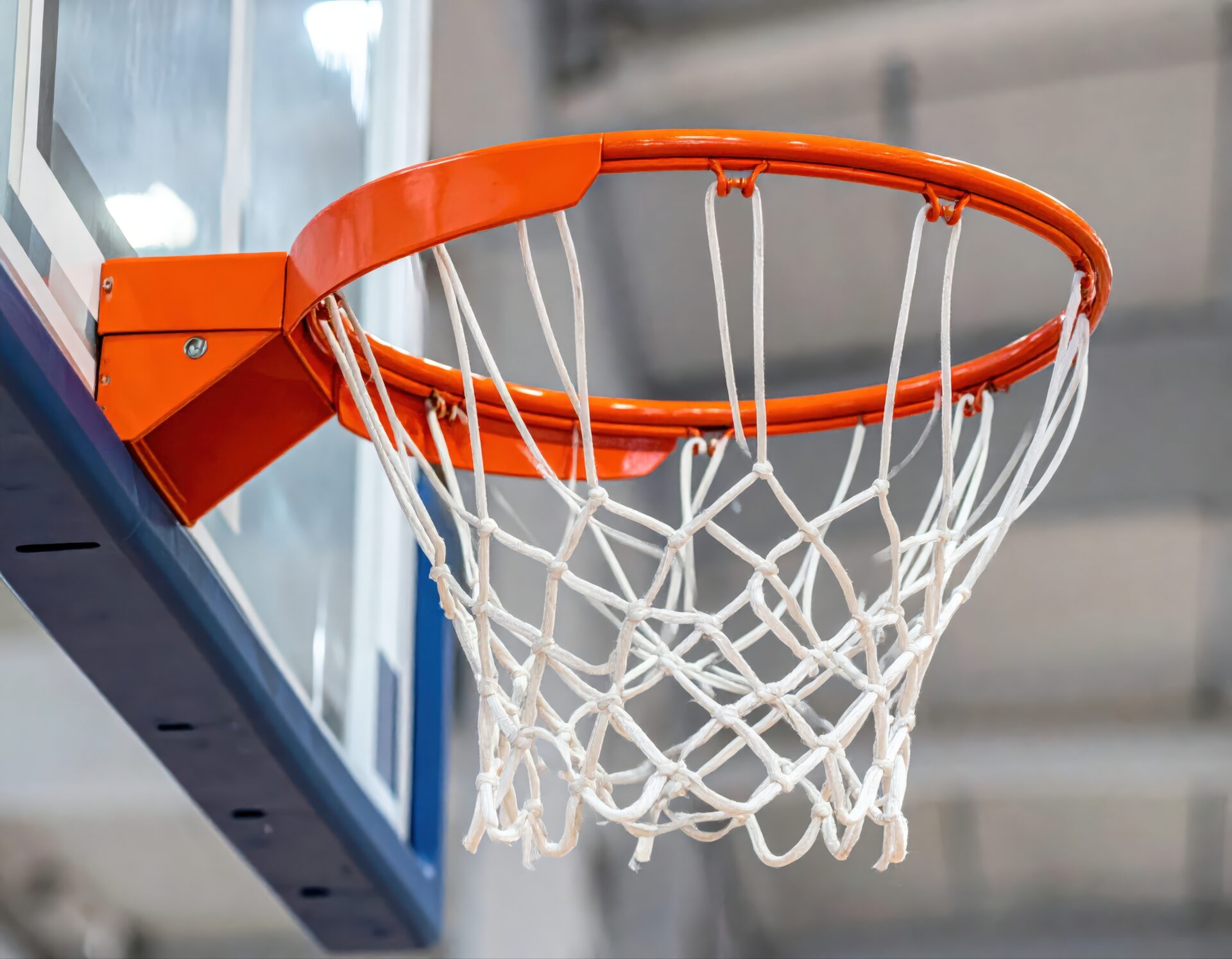 透明バックボードのバスケットゴール