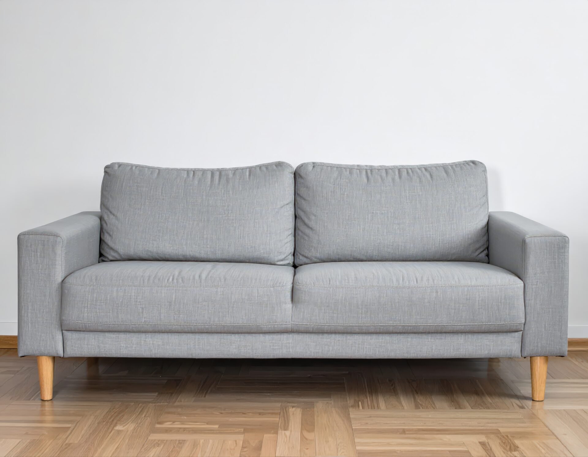 シンプルなグレーのソファ