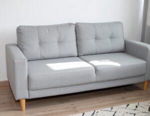 ライトグレーのシンプルな2人掛けソファ