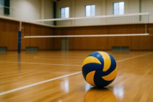 体育館のバレーコートに置かれた青黄バレーボール