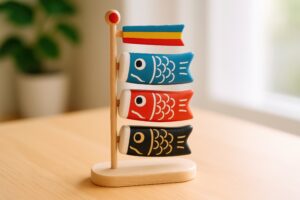 ナチュラルな木製こいのぼりの置物
