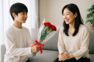 少年が母親にカーネーションの花束を渡す場面