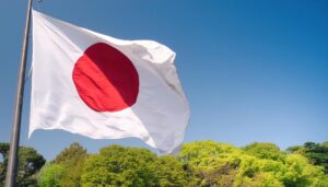 日本の国旗と青空