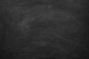 黒いチョーク跡のある黒板のテクスチャ