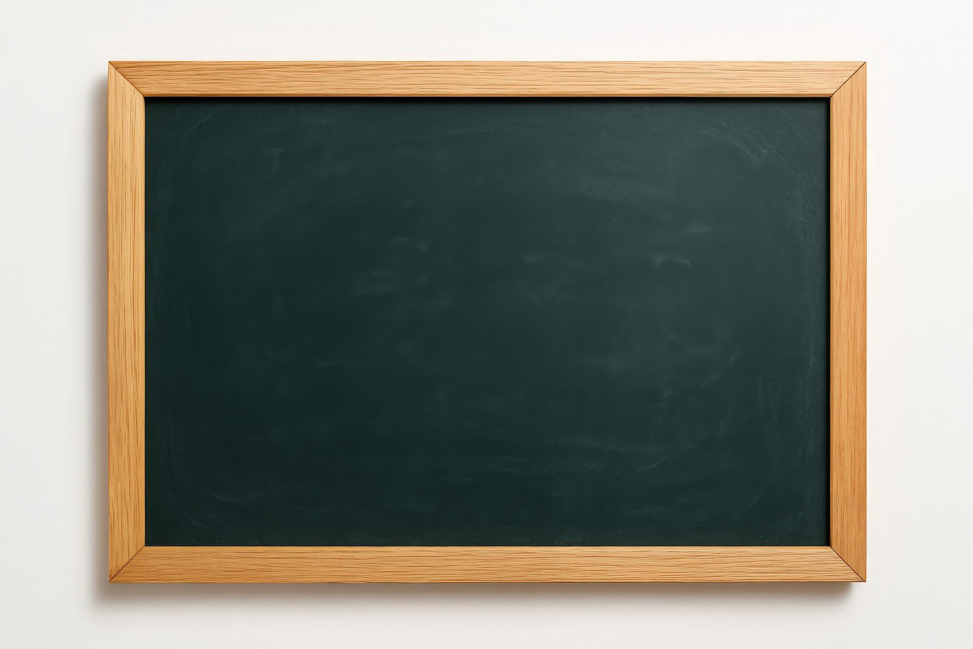 木枠のシンプルな緑色の黒板