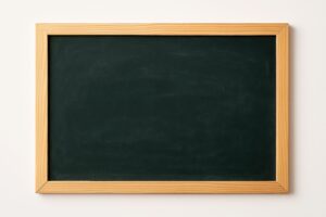 明るい木枠の緑色の黒板