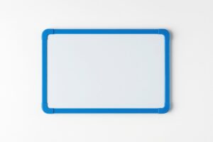 青いフレームのホワイトボード