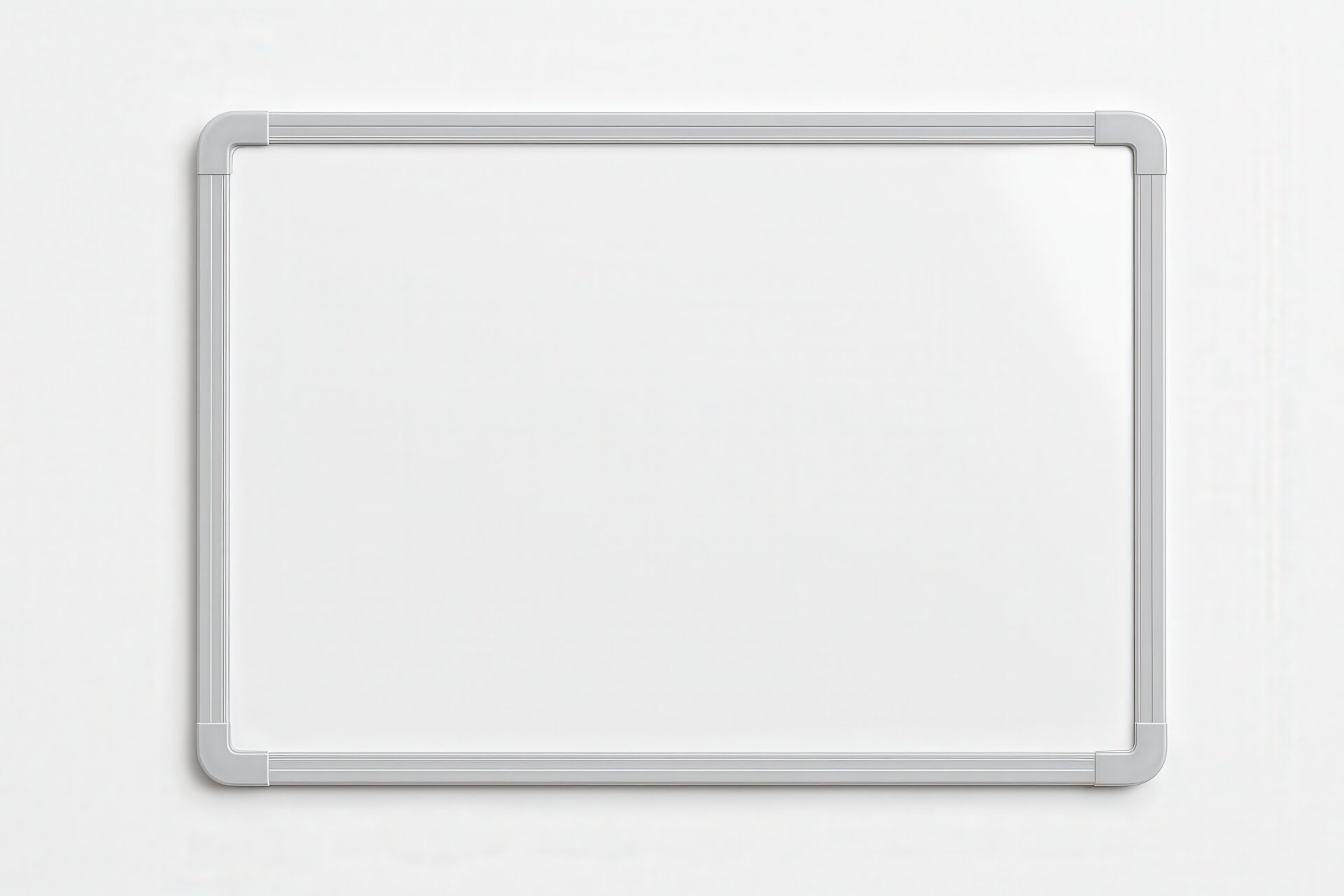 グレーフレームで縁取られた白板