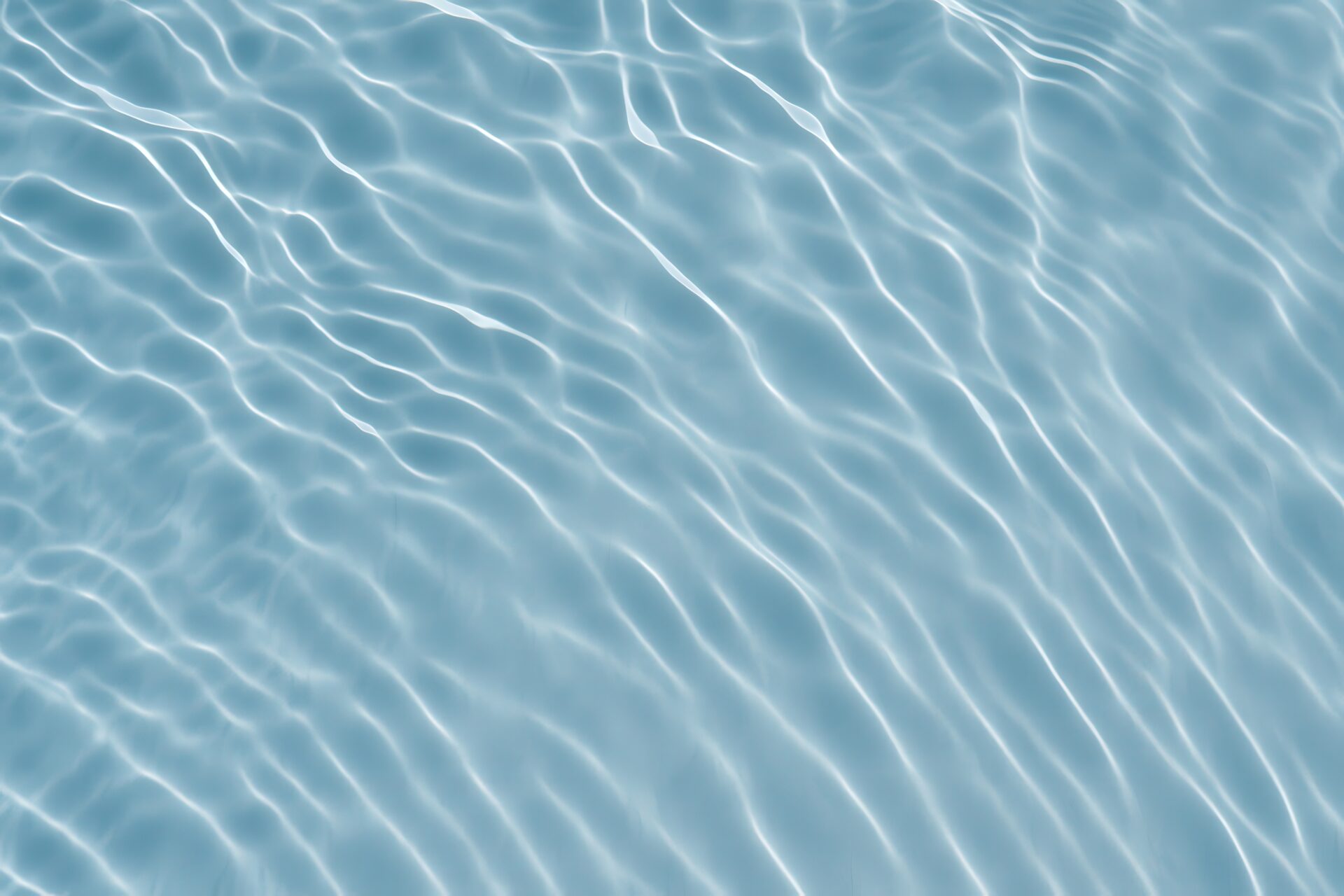 水面にできた曲線的な模様