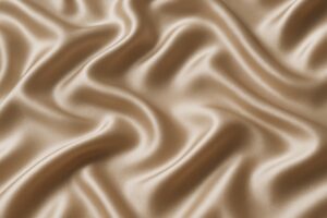 ゴールド調のシルク素材の滑らかな質感