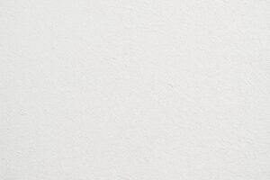 明るい白壁の繊細な表面テクスチャ
