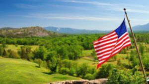 広がる大自然とアメリカ国旗