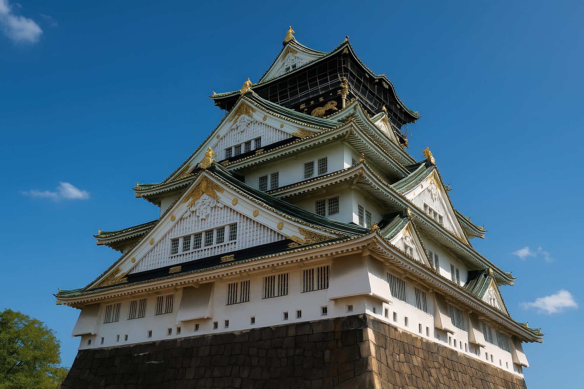 堂々とそびえる大阪城の姿