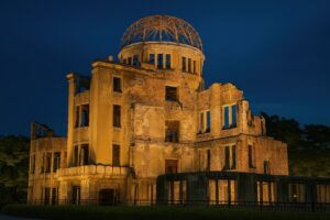 広島の原爆ドームを夜に撮影した風景