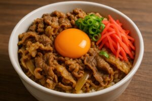 つややかな卵黄が印象的な牛丼