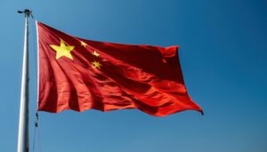 中国国旗とポールと青空