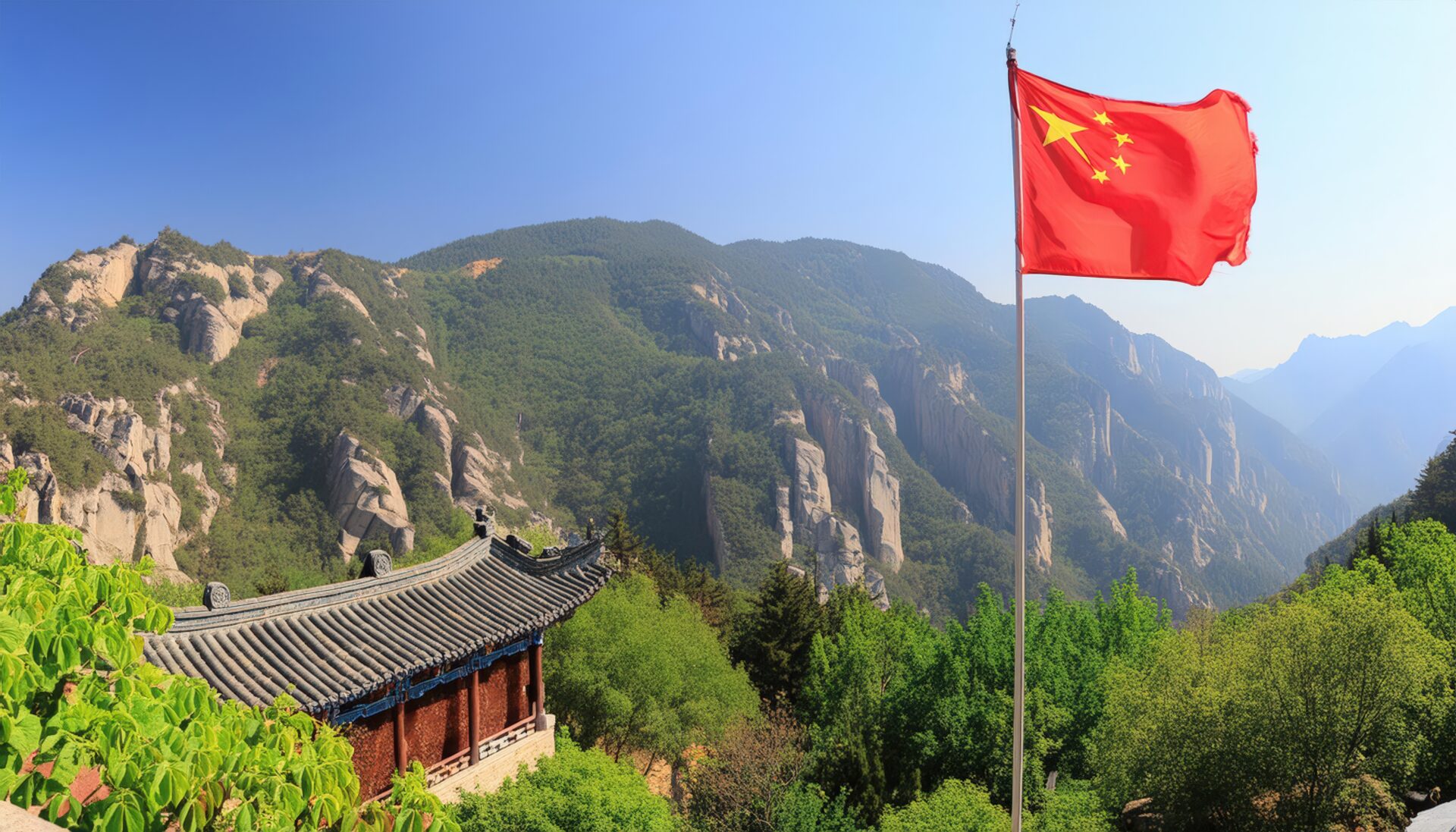 中国国旗と山岳風景