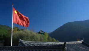 中国国旗と夜明けの景色