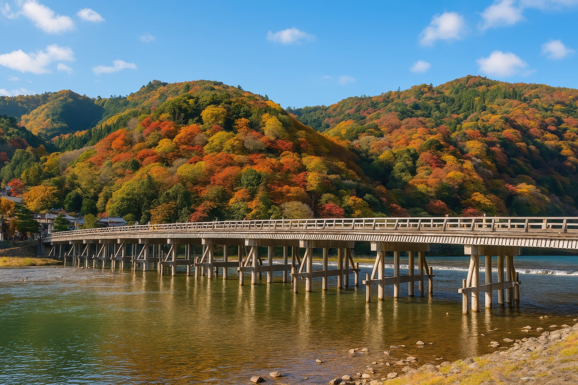 紅葉に包まれた渡月橋と嵐山