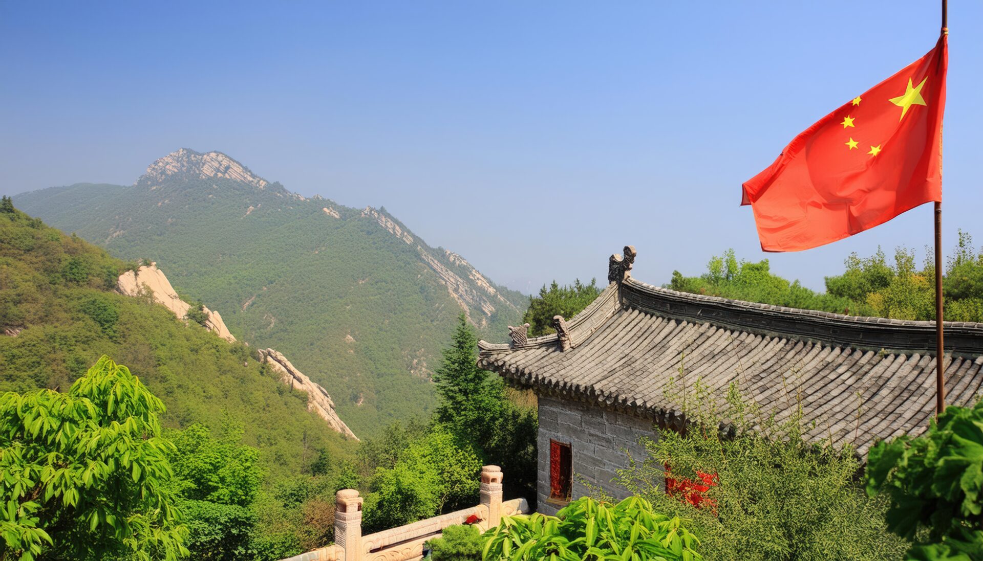 中国国旗と山と伝統建築