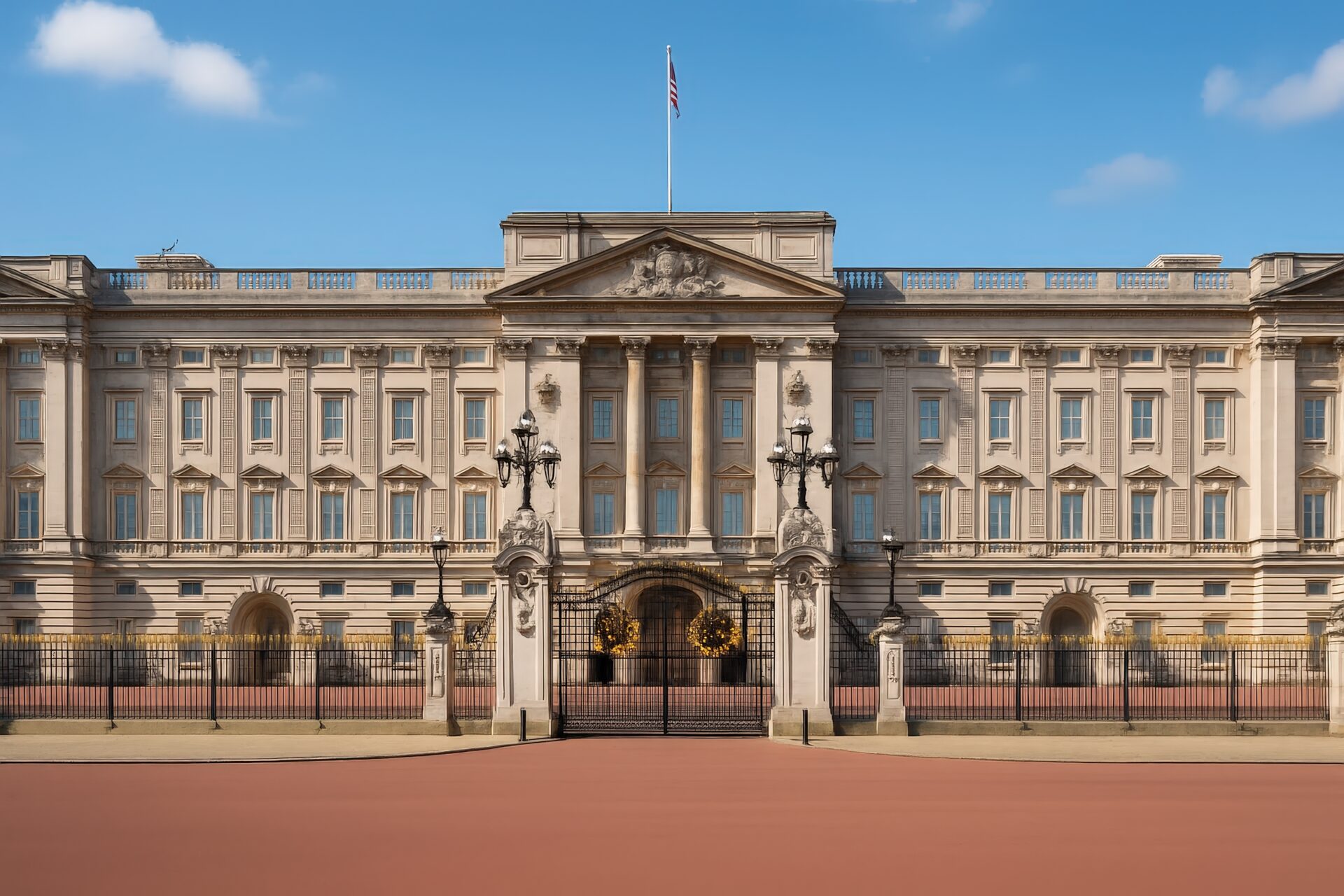 ロンドンのバッキンガム宮殿と装飾門