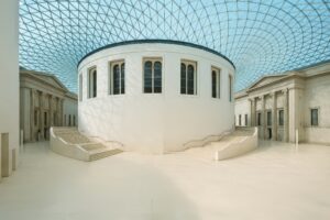 グレート・コートに広がる大英博物館のモダンな内部空間