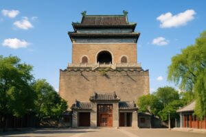 鐘楼を正面から見上げた北京の歴史的建築