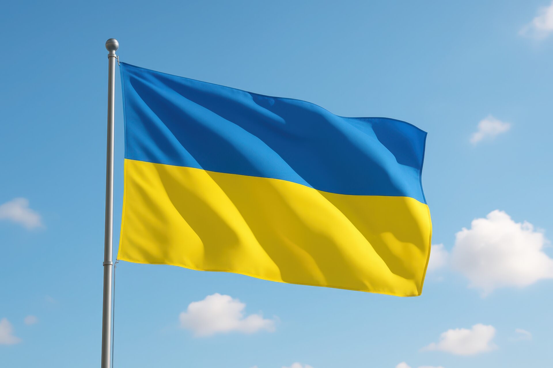 青空に翻るウクライナの国旗